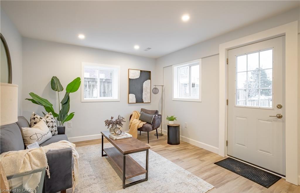 Garden Suite-521 South Pelham Road, Welland, ON - Indoor Photo Showing Living Room