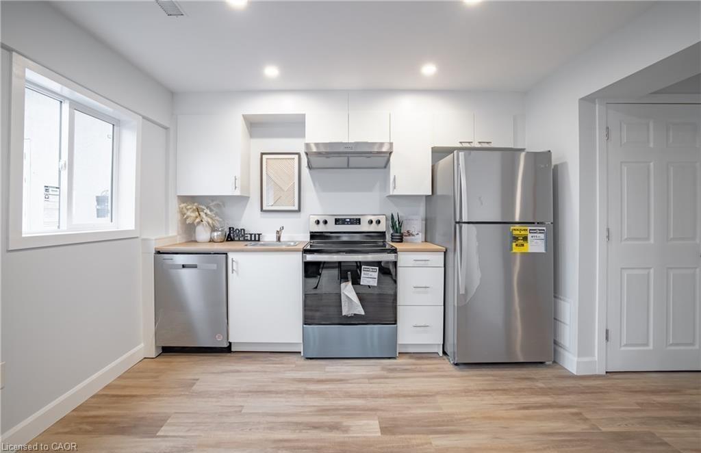 Garden Suite-521 South Pelham Road, Welland, ON - Indoor Photo Showing Kitchen