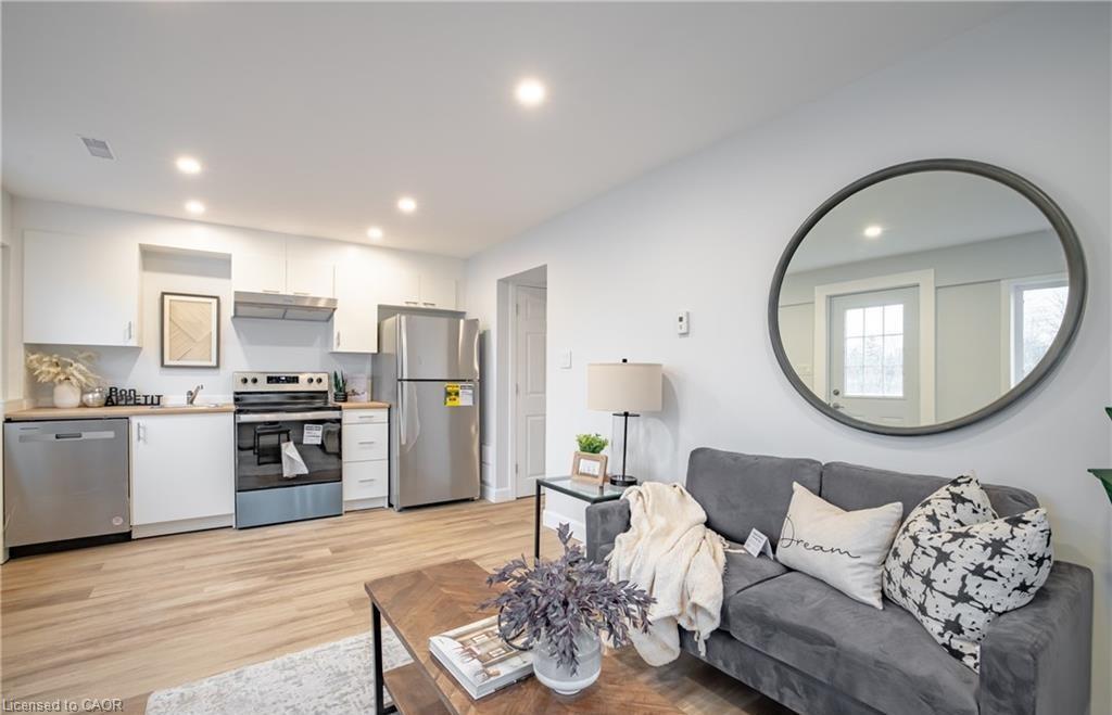 Garden Suite-521 South Pelham Road, Welland, ON - Indoor Photo Showing Kitchen