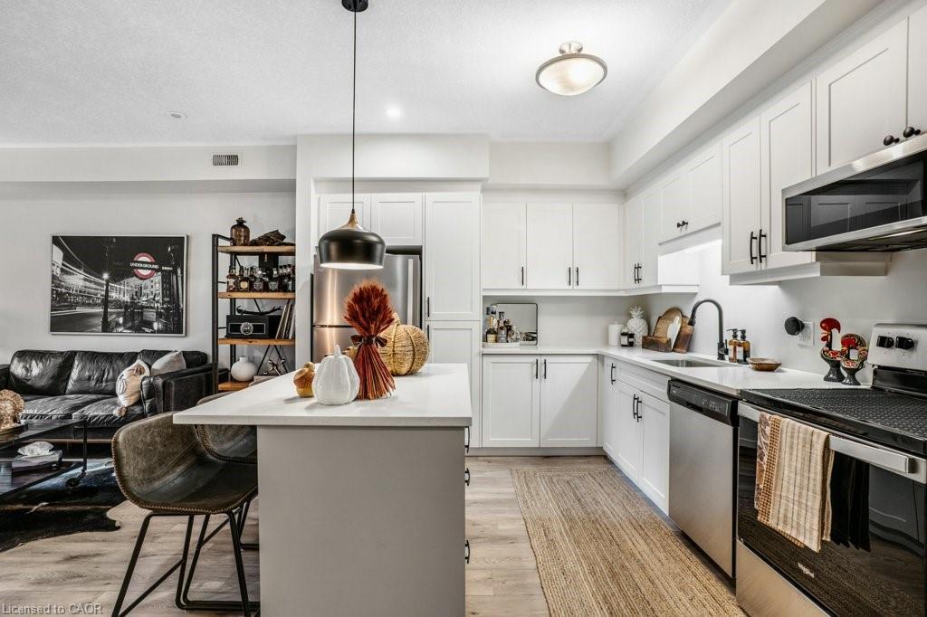 32-25 Isherwood Avenue, Cambridge, ON - Indoor Photo Showing Kitchen With Stainless Steel Kitchen With Upgraded Kitchen