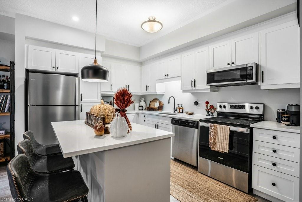 32-25 Isherwood Avenue, Cambridge, ON - Indoor Photo Showing Kitchen With Stainless Steel Kitchen With Upgraded Kitchen