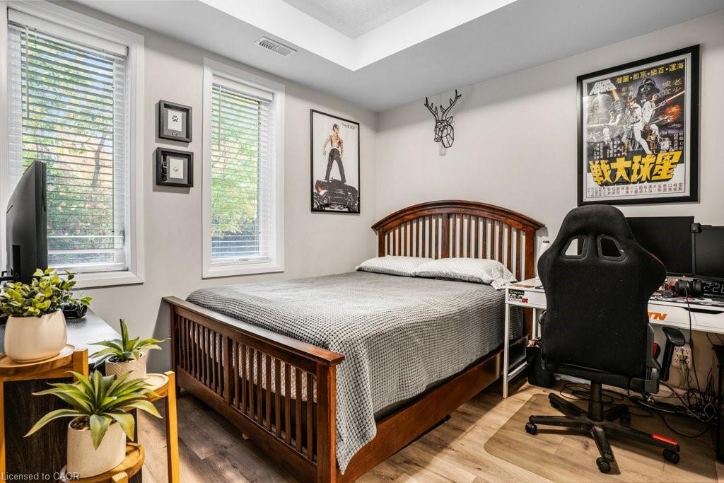 32-25 Isherwood Avenue, Cambridge, ON - Indoor Photo Showing Bedroom