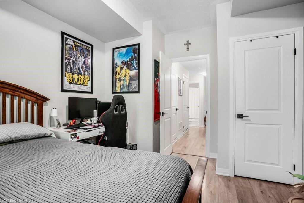 32-25 Isherwood Avenue, Cambridge, ON - Indoor Photo Showing Bedroom