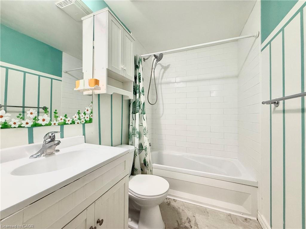 12-61 Thaler Avenue, Kitchener, ON - Indoor Photo Showing Bathroom