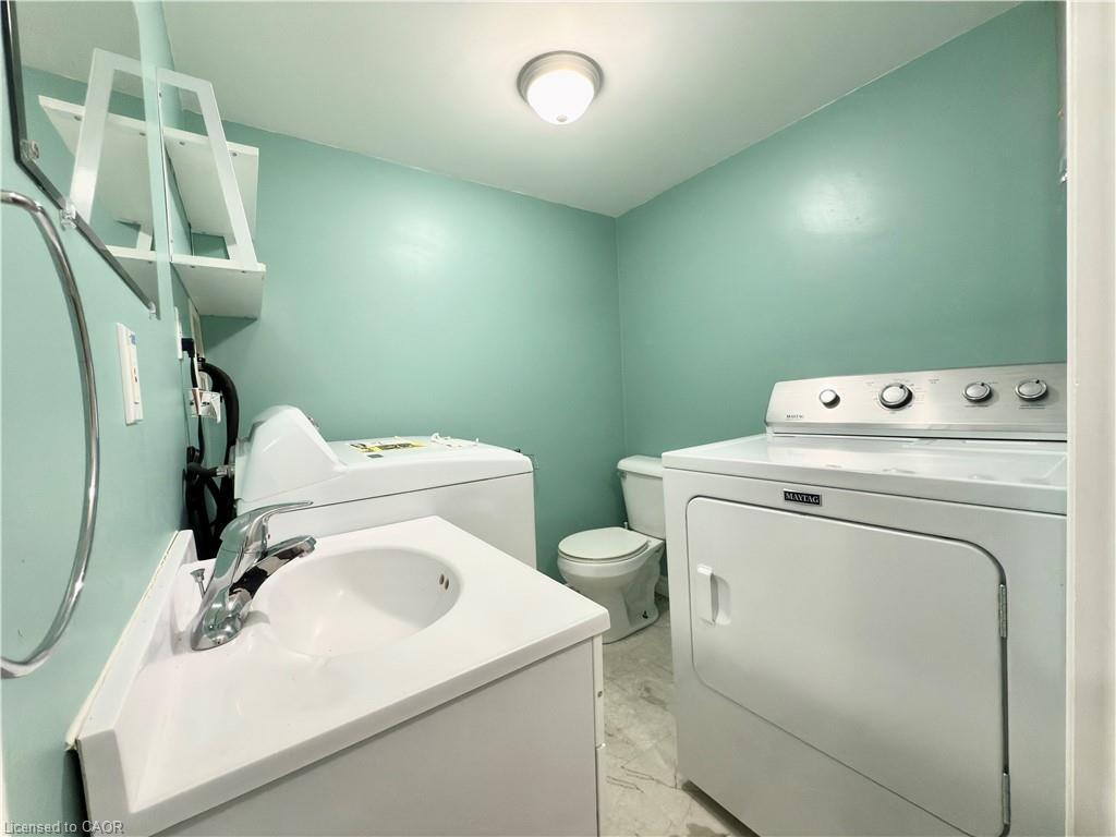 12-61 Thaler Avenue, Kitchener, ON - Indoor Photo Showing Laundry Room