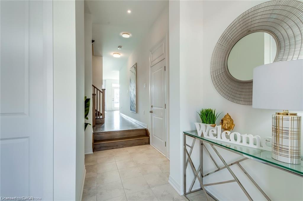 3262 Crystal Drive, Oakville, ON - Indoor Photo Showing Other Room