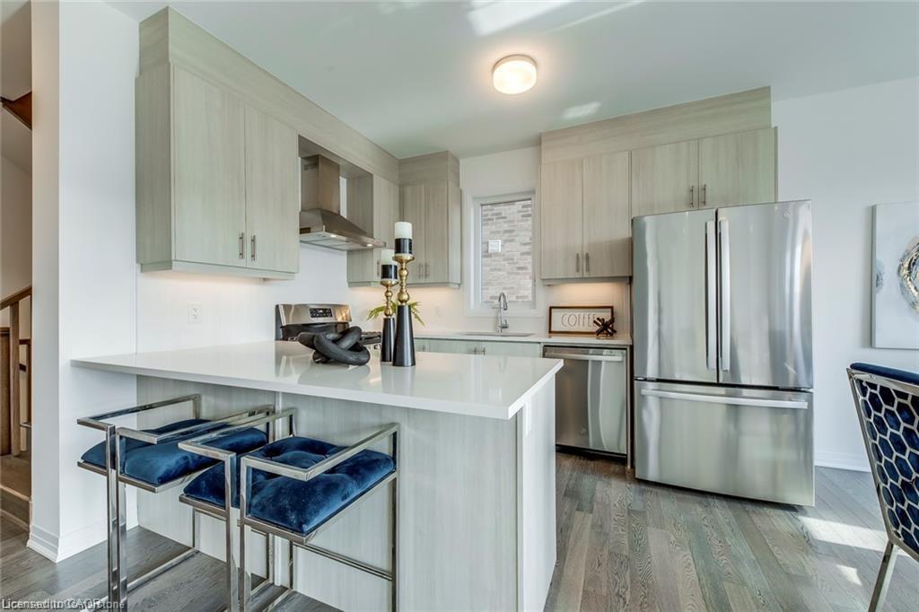 3262 Crystal Drive, Oakville, ON - Indoor Photo Showing Kitchen