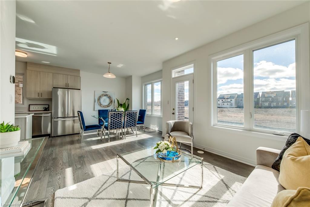 3262 Crystal Drive, Oakville, ON - Indoor Photo Showing Living Room