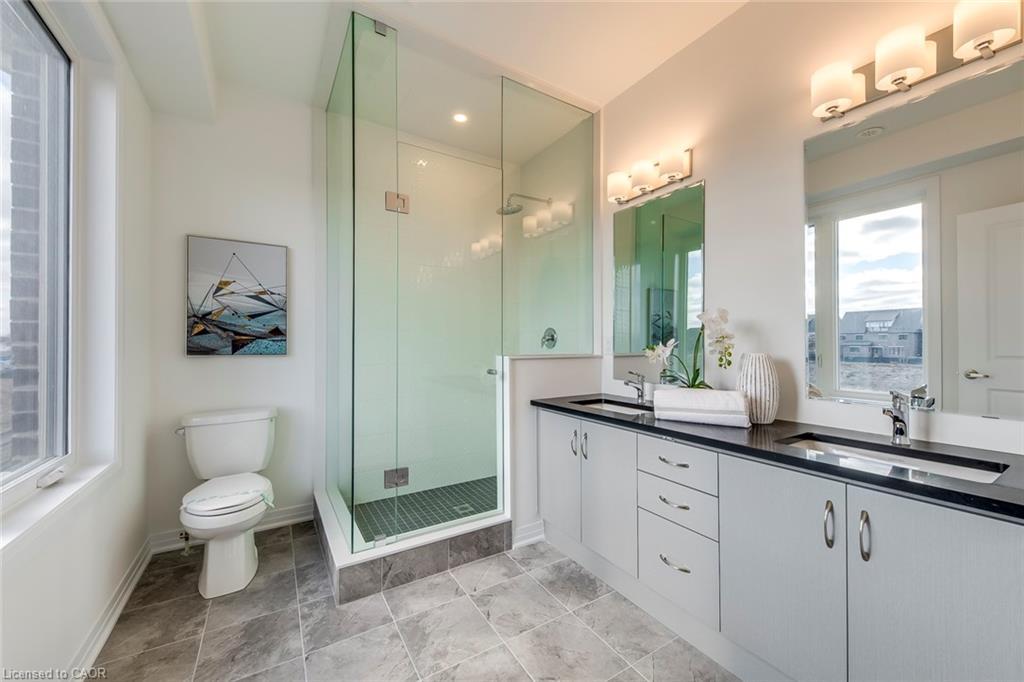 3262 Crystal Drive, Oakville, ON - Indoor Photo Showing Bathroom
