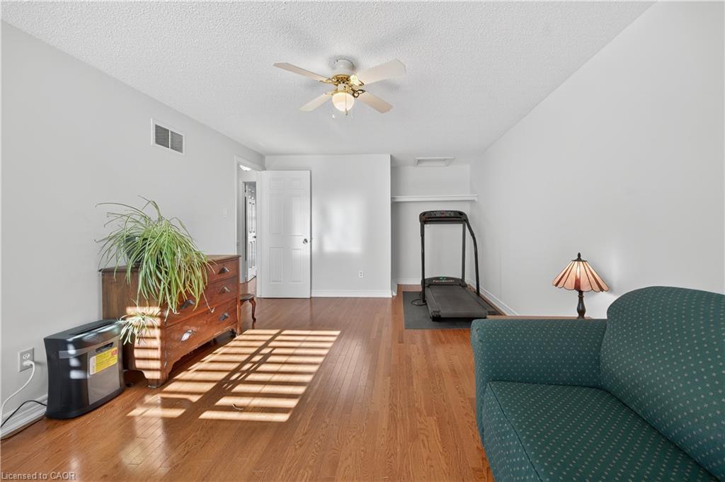 20-1011 White Oak Drive, Burlington, ON - Indoor