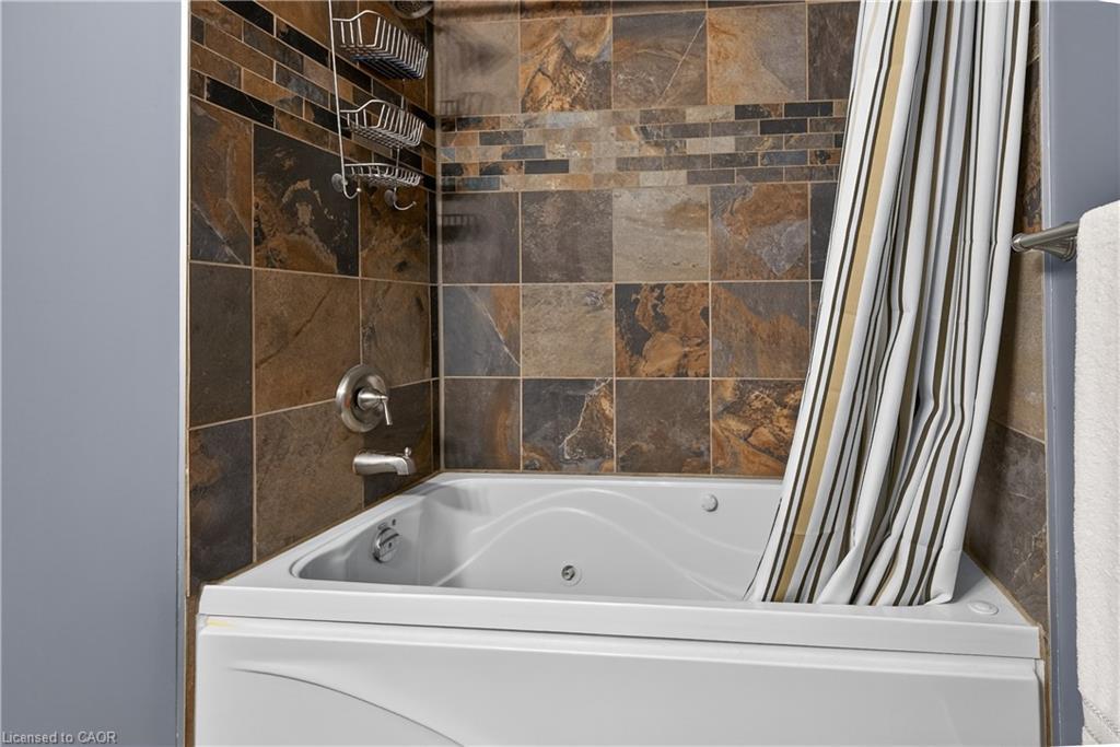 20-1011 White Oak Drive, Burlington, ON - Indoor Photo Showing Bathroom