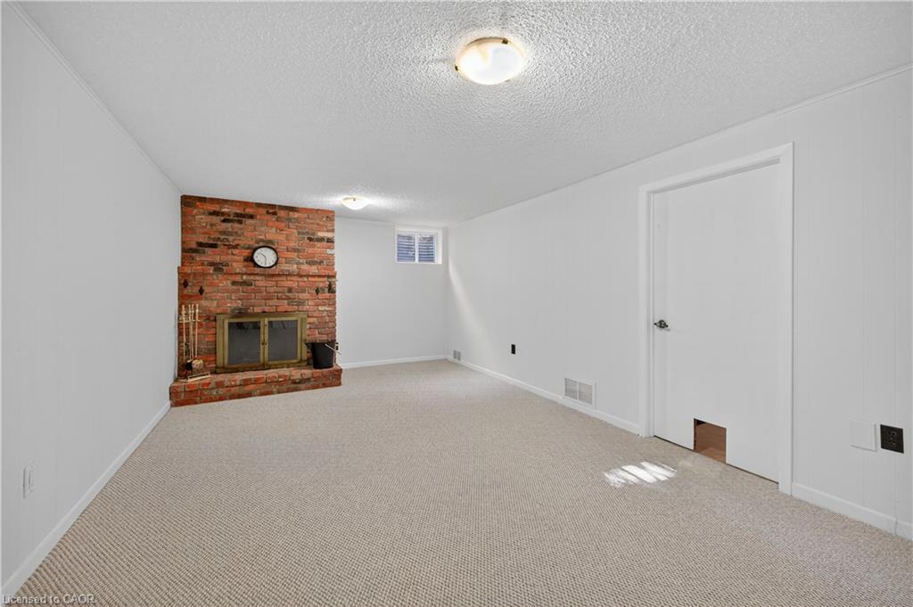 20-1011 White Oak Drive, Burlington, ON - Indoor With Fireplace