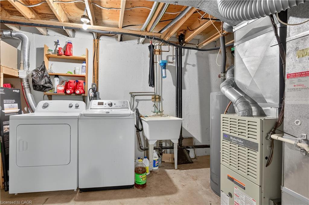 20-1011 White Oak Drive, Burlington, ON - Indoor Photo Showing Laundry Room