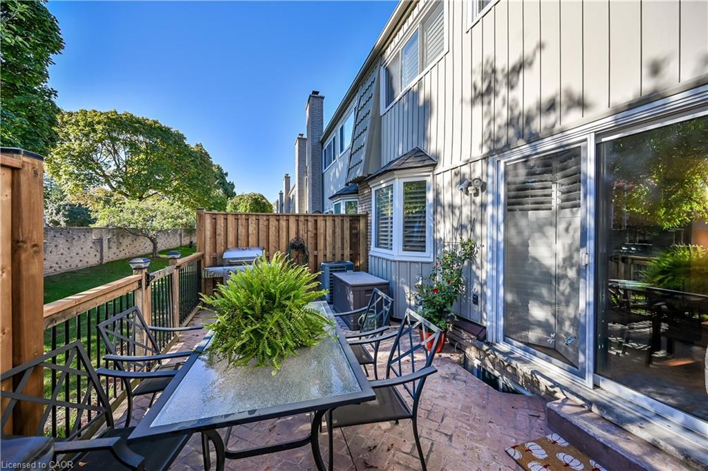 20-1011 White Oak Drive, Burlington, ON - Outdoor With Exterior