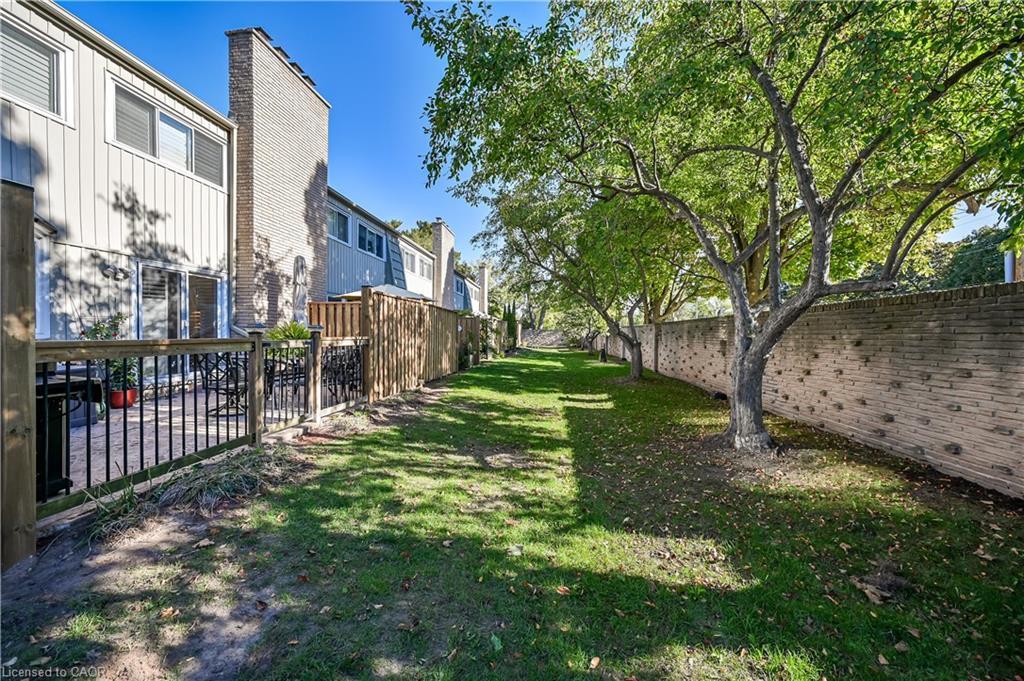 20-1011 White Oak Drive, Burlington, ON - Outdoor