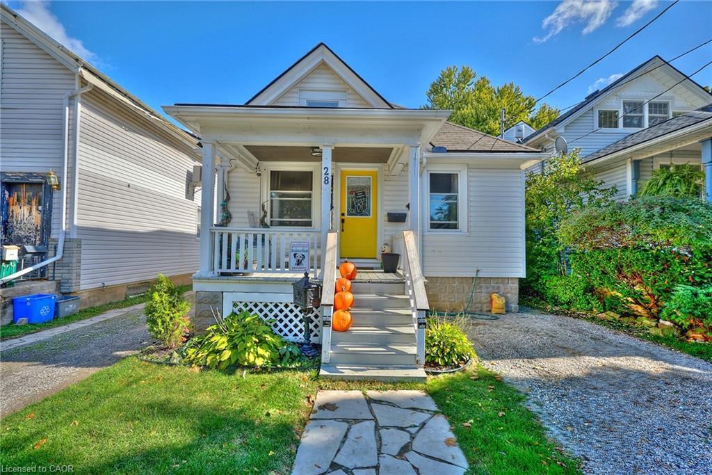 28 Haynes Avenue, St. Catharines, ON - Outdoor With Deck Patio Veranda With Facade