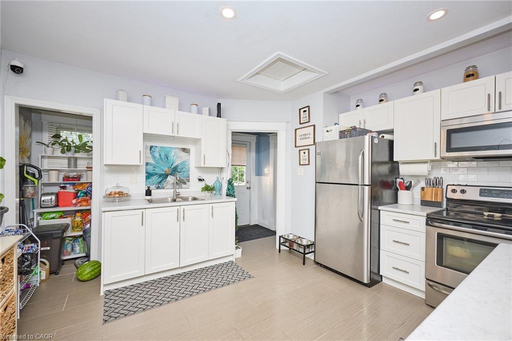 28 Haynes Avenue, St. Catharines, ON - Indoor Photo Showing Kitchen With Double Sink