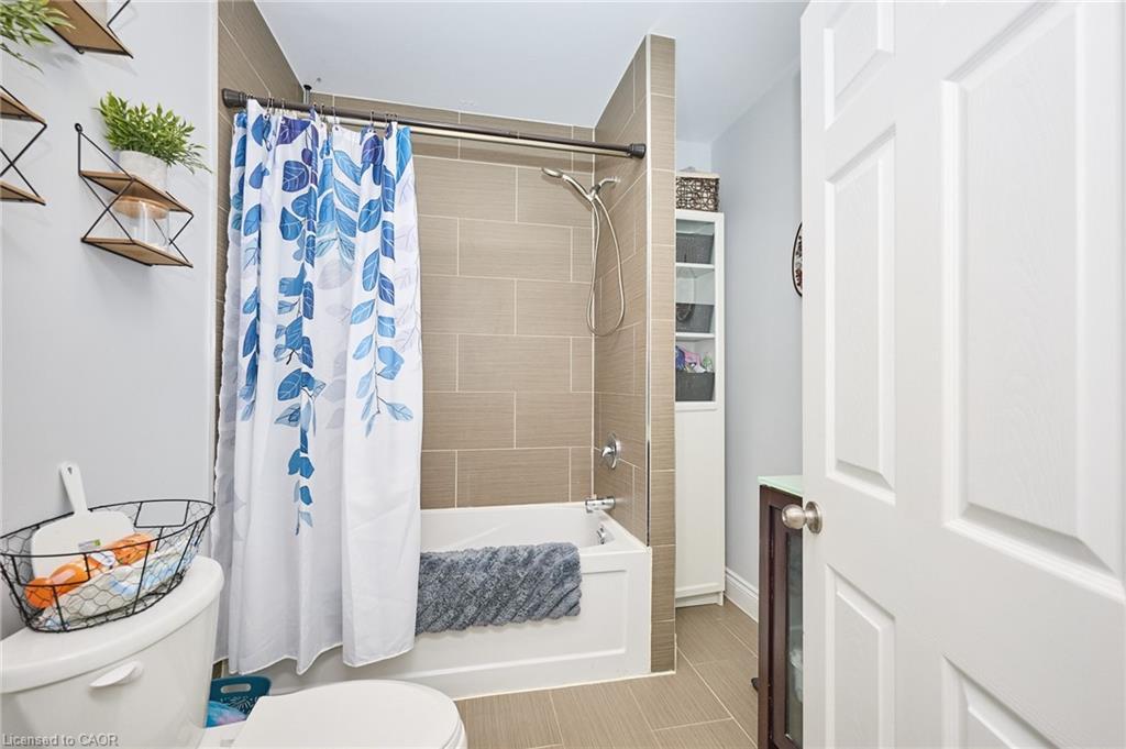 28 Haynes Avenue, St. Catharines, ON - Indoor Photo Showing Bathroom