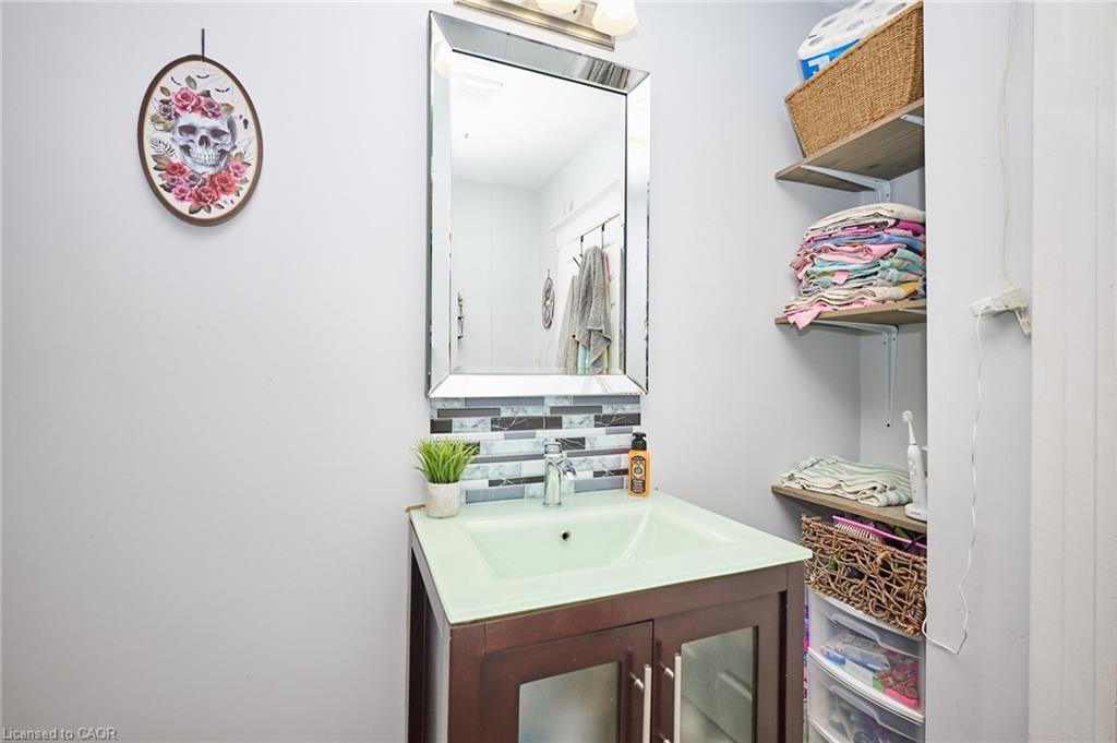 28 Haynes Avenue, St. Catharines, ON - Indoor Photo Showing Bathroom