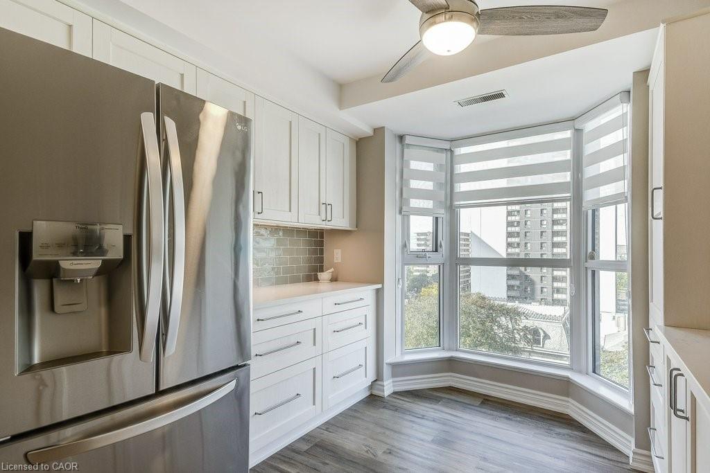 9D-67 Caroline Street S, Hamilton, ON - Indoor Photo Showing Kitchen