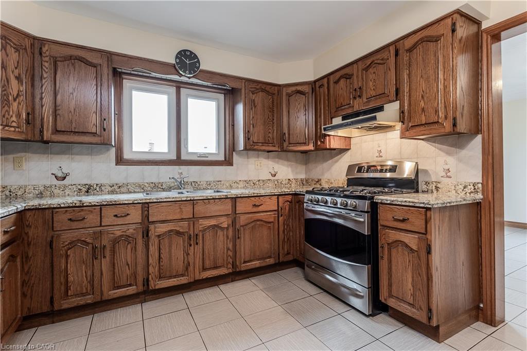 18 Marcel Place, Hamilton, ON - Indoor Photo Showing Kitchen