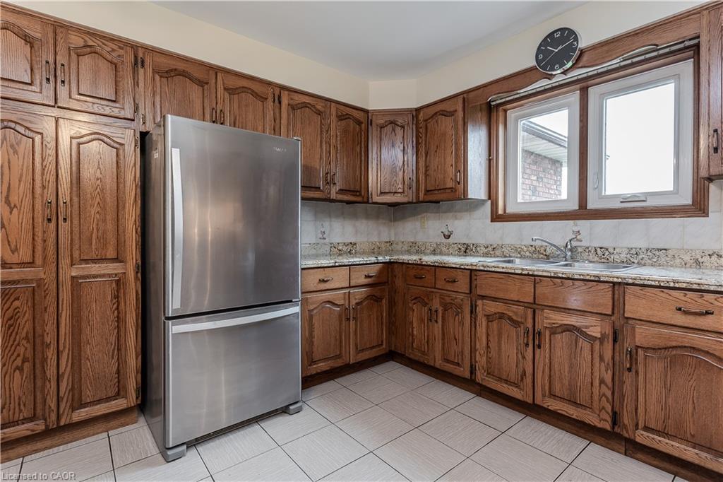 18 Marcel Place, Hamilton, ON - Indoor Photo Showing Kitchen