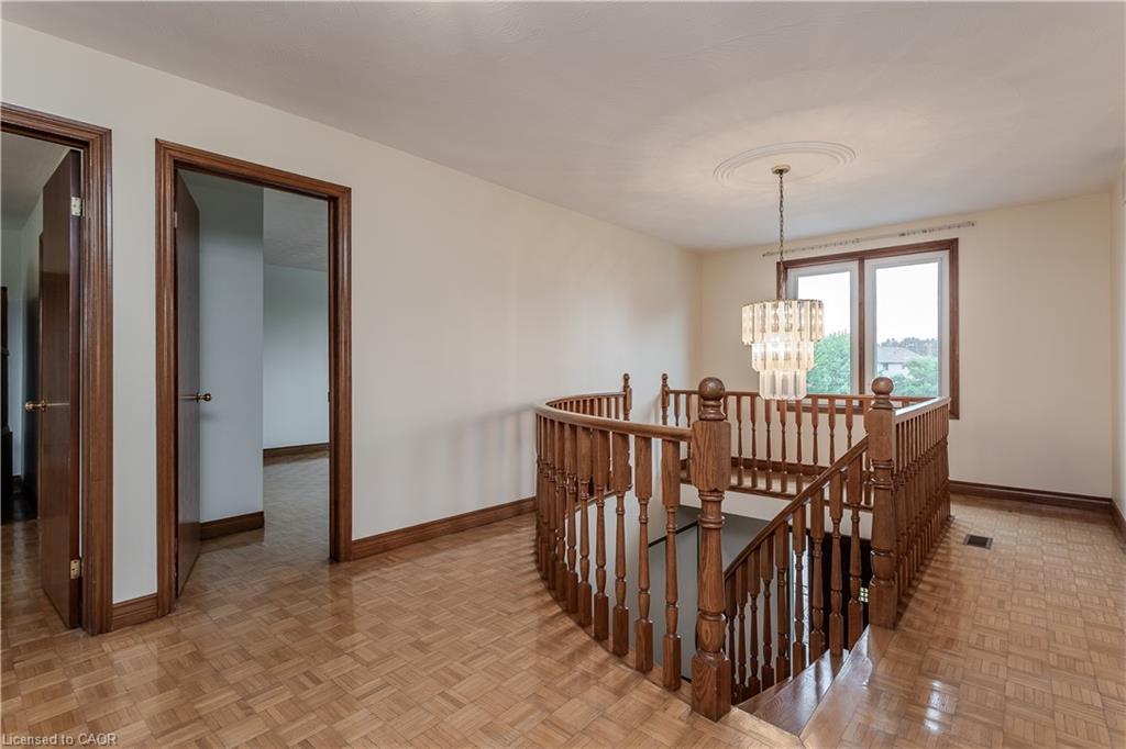 18 Marcel Place, Hamilton, ON - Indoor Photo Showing Dining Room