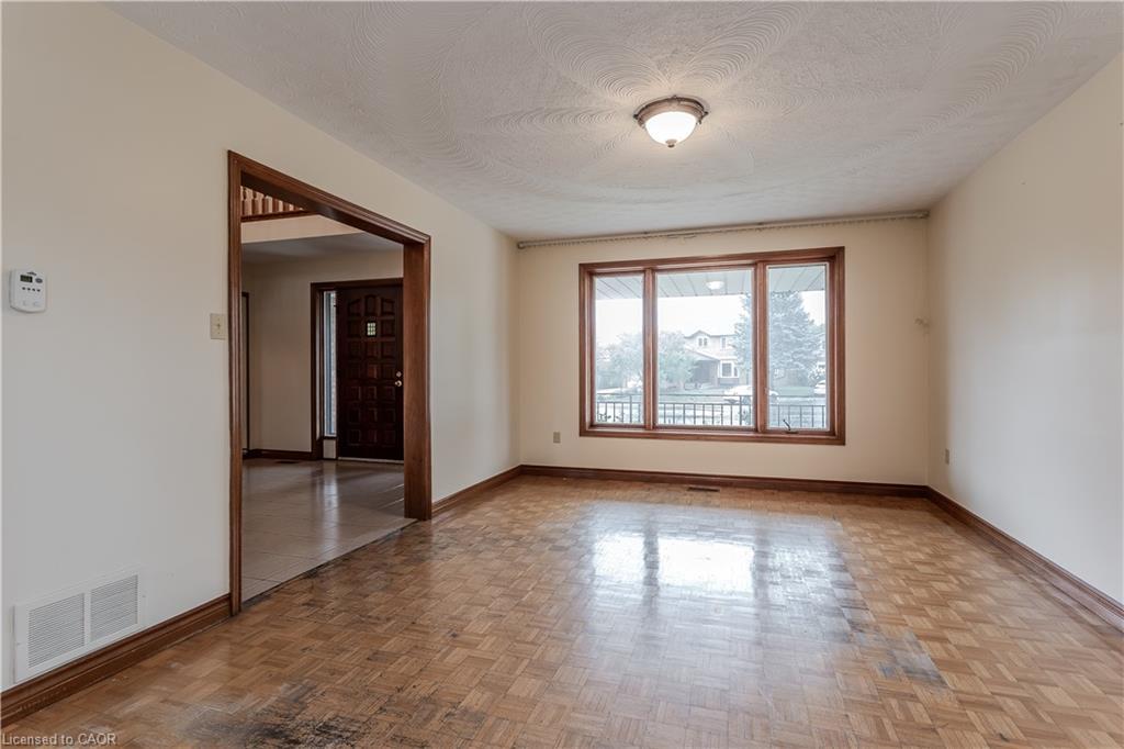 18 Marcel Place, Hamilton, ON - Indoor Photo Showing Other Room