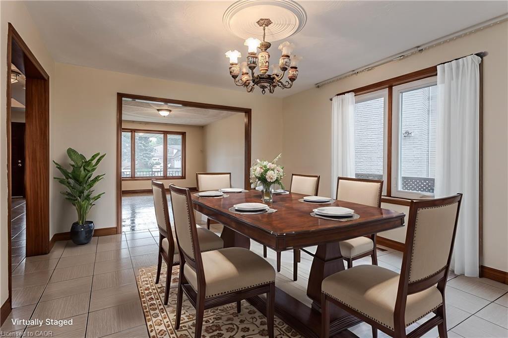 18 Marcel Place, Hamilton, ON - Indoor Photo Showing Dining Room