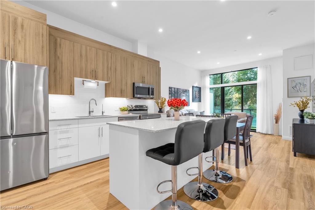 101-525 New Dundee Road, Kitchener, ON - Indoor Photo Showing Kitchen With Stainless Steel Kitchen With Upgraded Kitchen