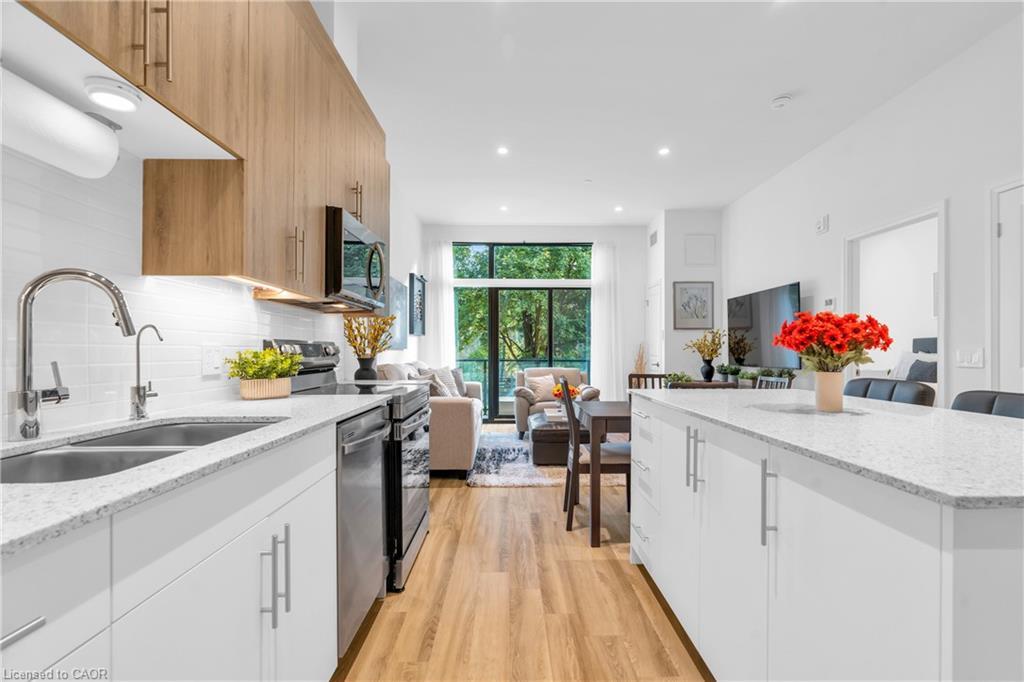 101-525 New Dundee Road, Kitchener, ON - Indoor Photo Showing Kitchen With Double Sink With Upgraded Kitchen