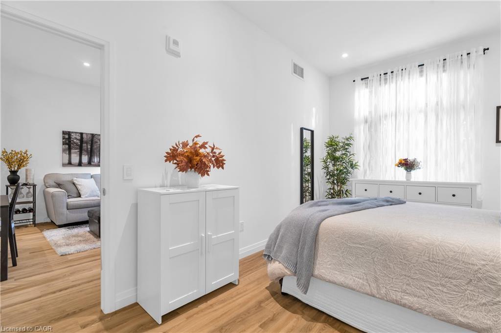 101-525 New Dundee Road, Kitchener, ON - Indoor Photo Showing Bedroom