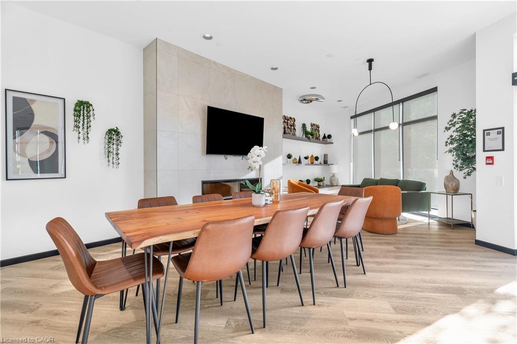 101-525 New Dundee Road, Kitchener, ON - Indoor Photo Showing Dining Room