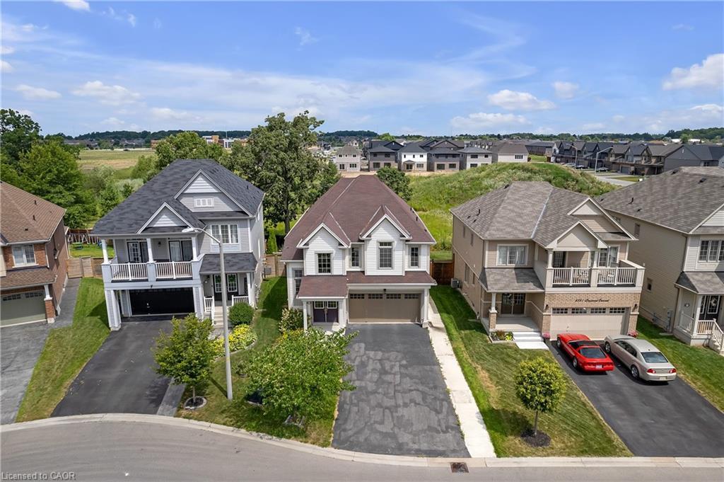 8561 Dogwood Crescent, Niagara Falls, ON - Outdoor With Deck Patio Veranda With Facade
