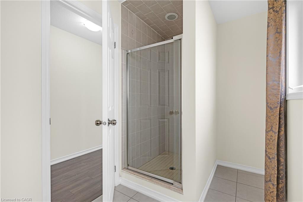 8561 Dogwood Crescent, Niagara Falls, ON - Indoor Photo Showing Bathroom