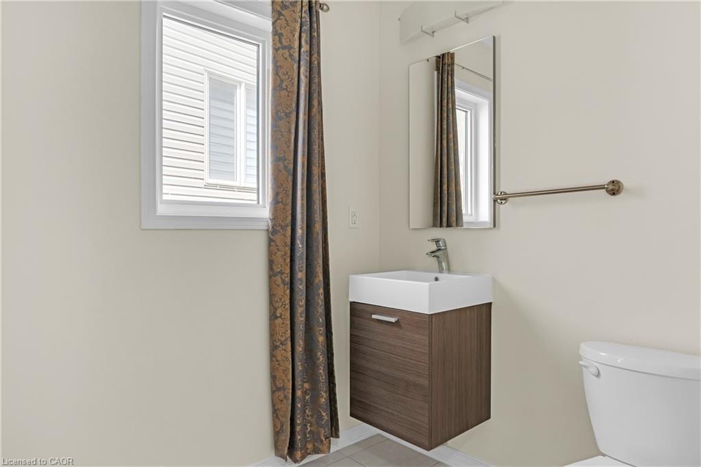 8561 Dogwood Crescent, Niagara Falls, ON - Indoor Photo Showing Bathroom