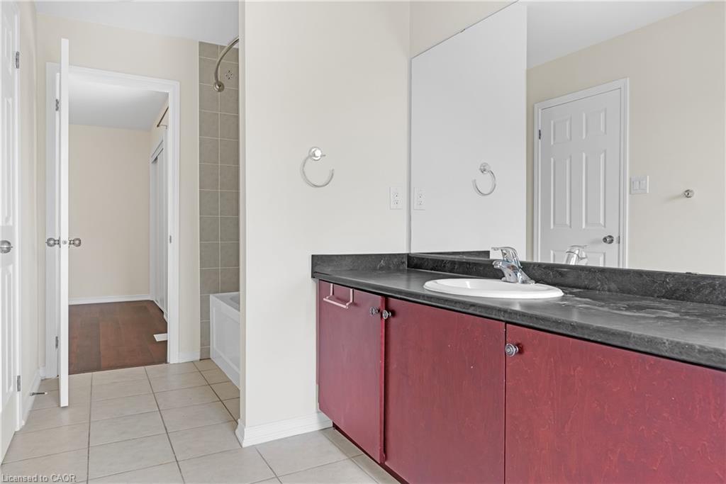 8561 Dogwood Crescent, Niagara Falls, ON - Indoor Photo Showing Bathroom