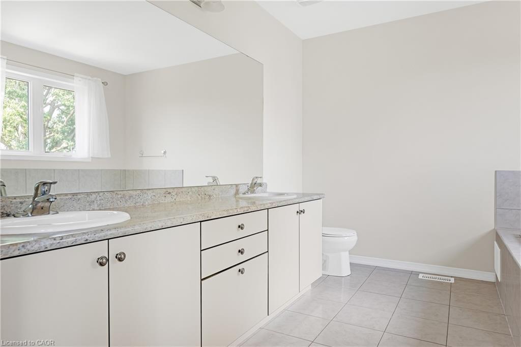8561 Dogwood Crescent, Niagara Falls, ON - Indoor Photo Showing Bathroom