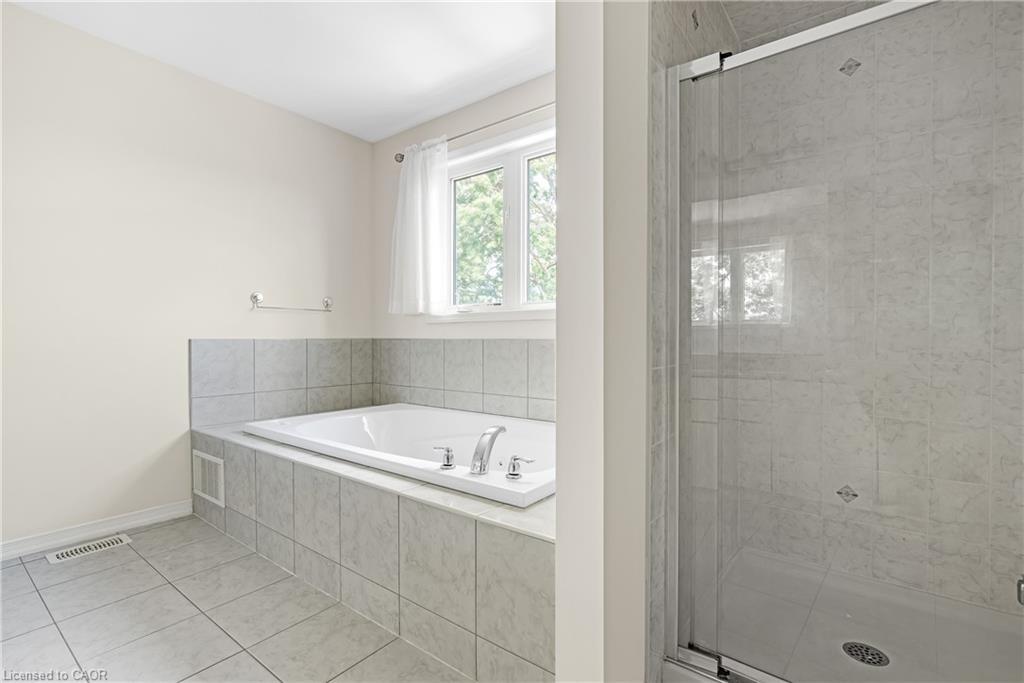8561 Dogwood Crescent, Niagara Falls, ON - Indoor Photo Showing Bathroom
