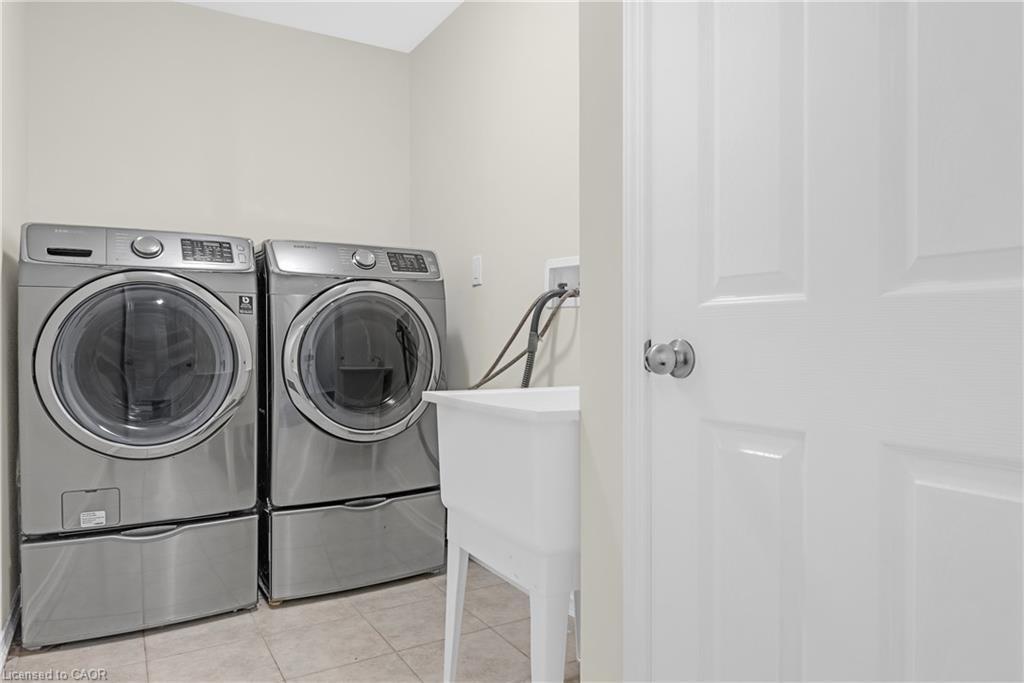 8561 Dogwood Crescent, Niagara Falls, ON - Indoor Photo Showing Laundry Room