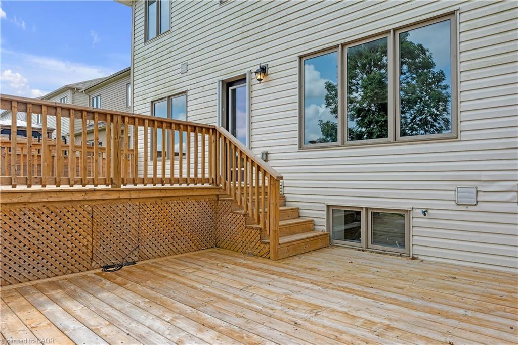 8561 Dogwood Crescent, Niagara Falls, ON - Outdoor With Deck Patio Veranda With Exterior