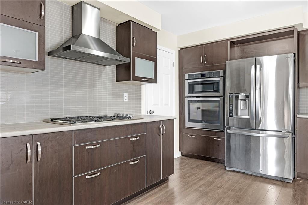 8561 Dogwood Crescent, Niagara Falls, ON - Indoor Photo Showing Kitchen With Upgraded Kitchen