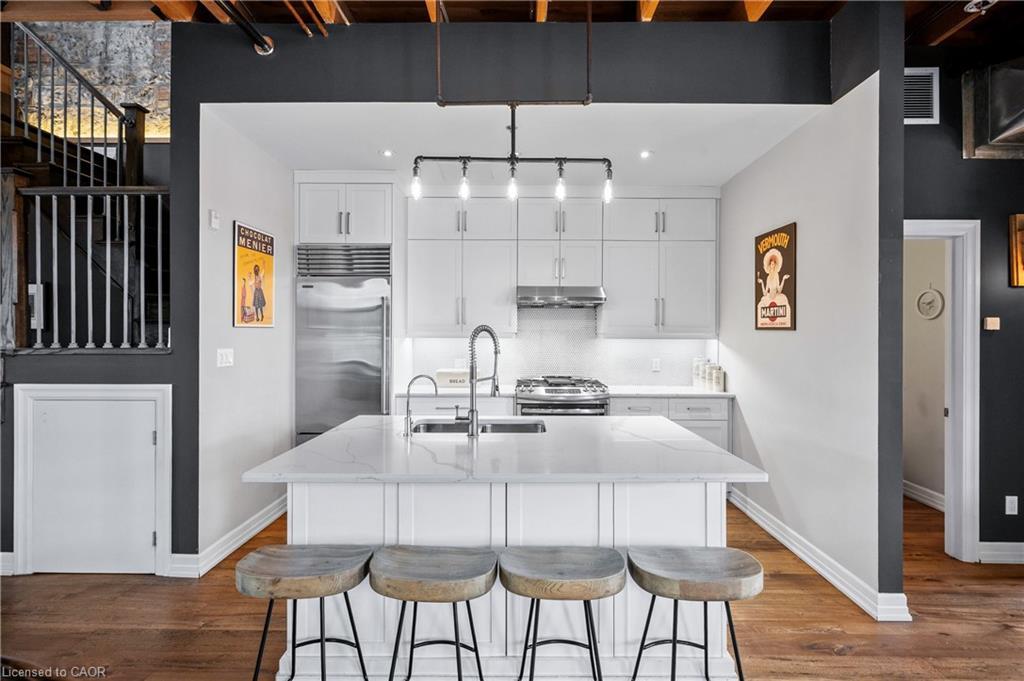 201-25 Concession Street, Cambridge, ON - Indoor Photo Showing Kitchen With Upgraded Kitchen