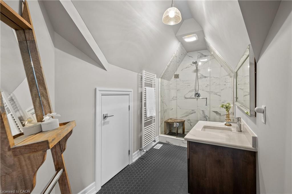 201-25 Concession Street, Cambridge, ON - Indoor Photo Showing Bathroom