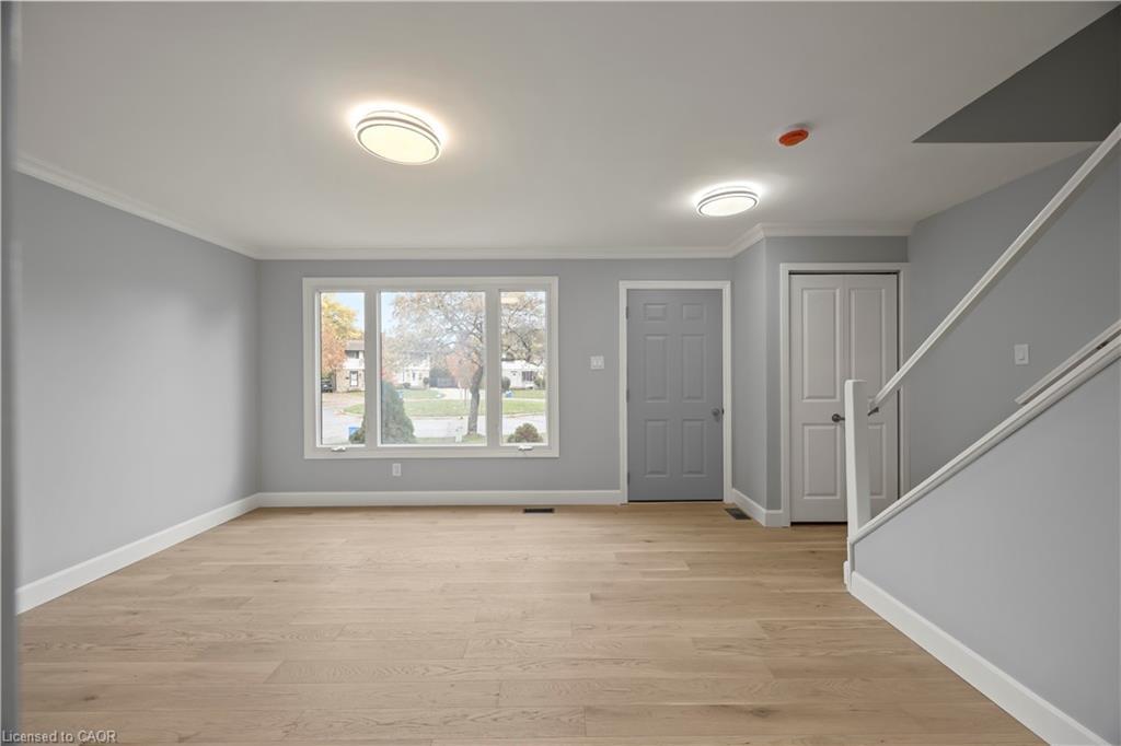 24 Culver Court, London, ON - Indoor Photo Showing Other Room