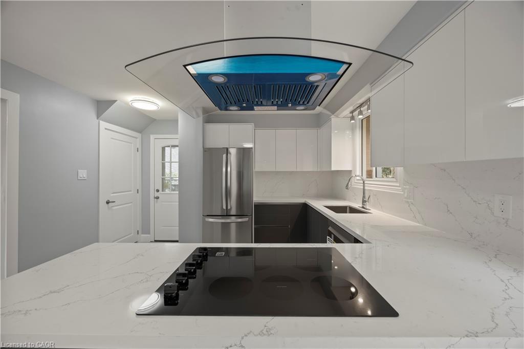 24 Culver Court, London, ON - Indoor Photo Showing Kitchen