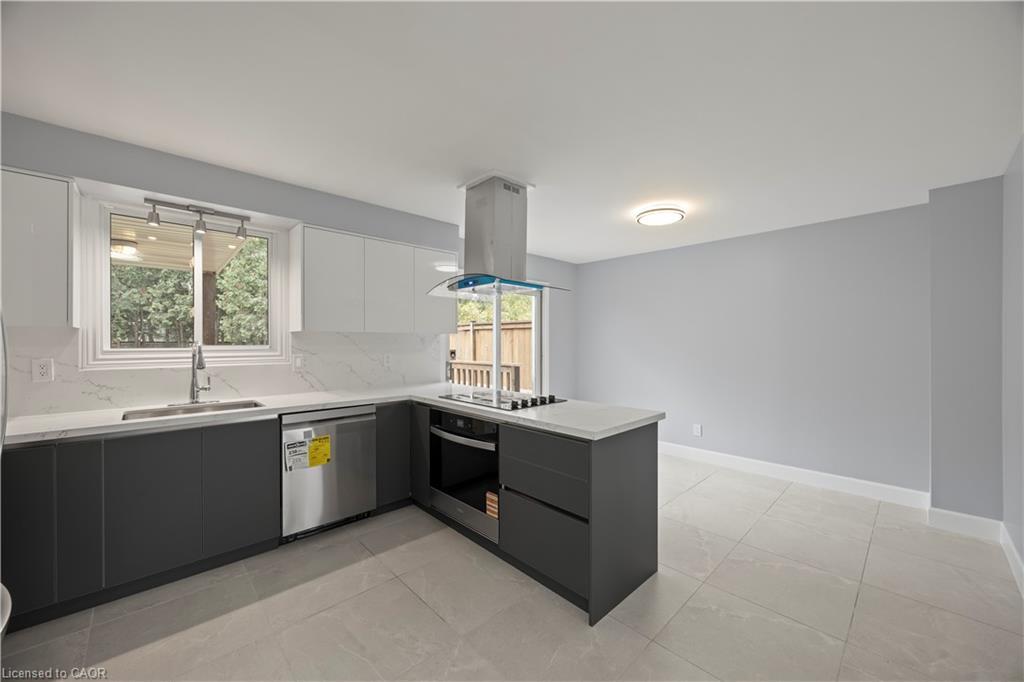24 Culver Court, London, ON - Indoor Photo Showing Kitchen