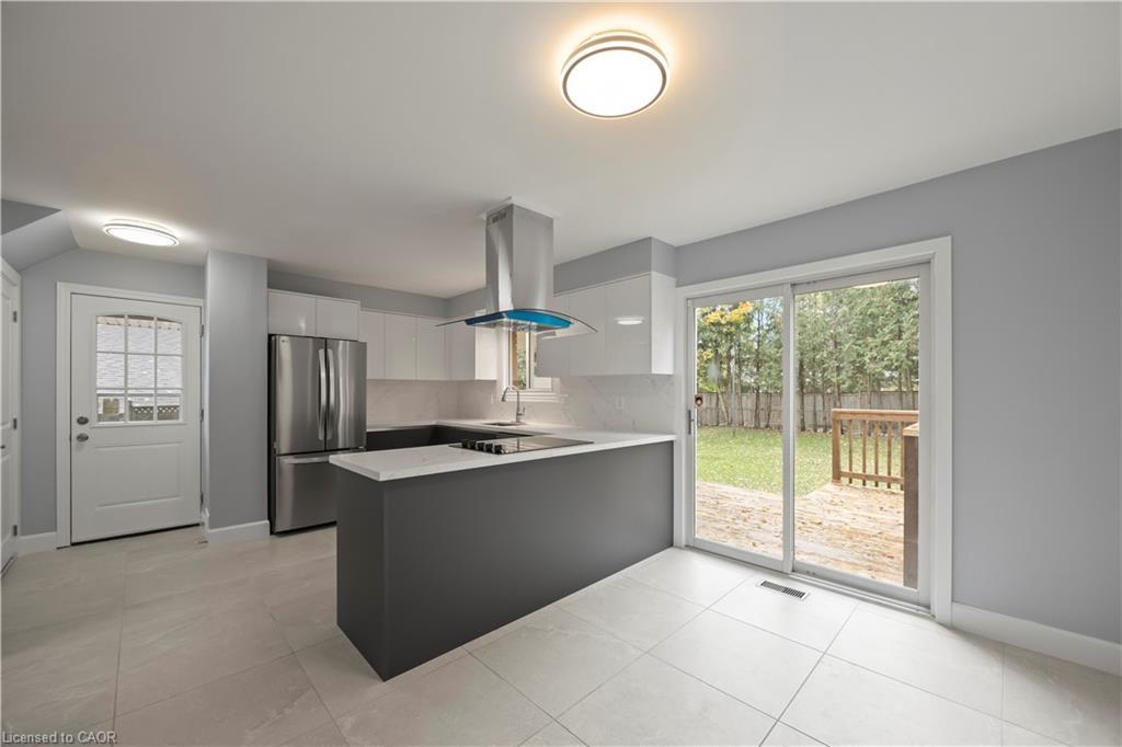 24 Culver Court, London, ON - Indoor Photo Showing Kitchen