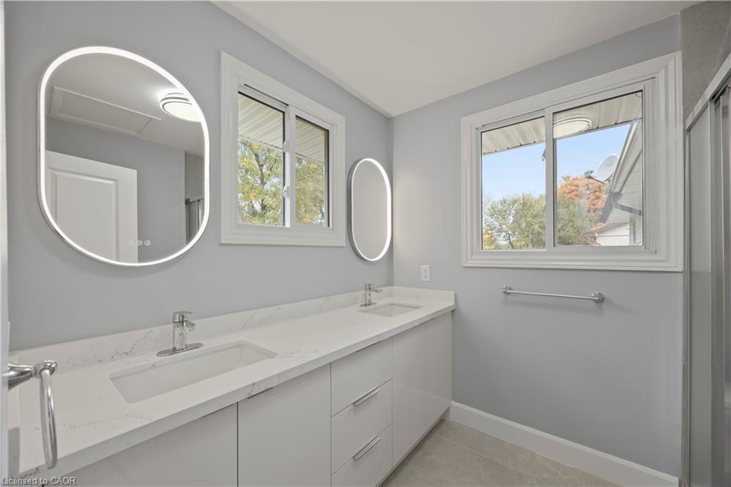 24 Culver Court, London, ON - Indoor Photo Showing Bathroom