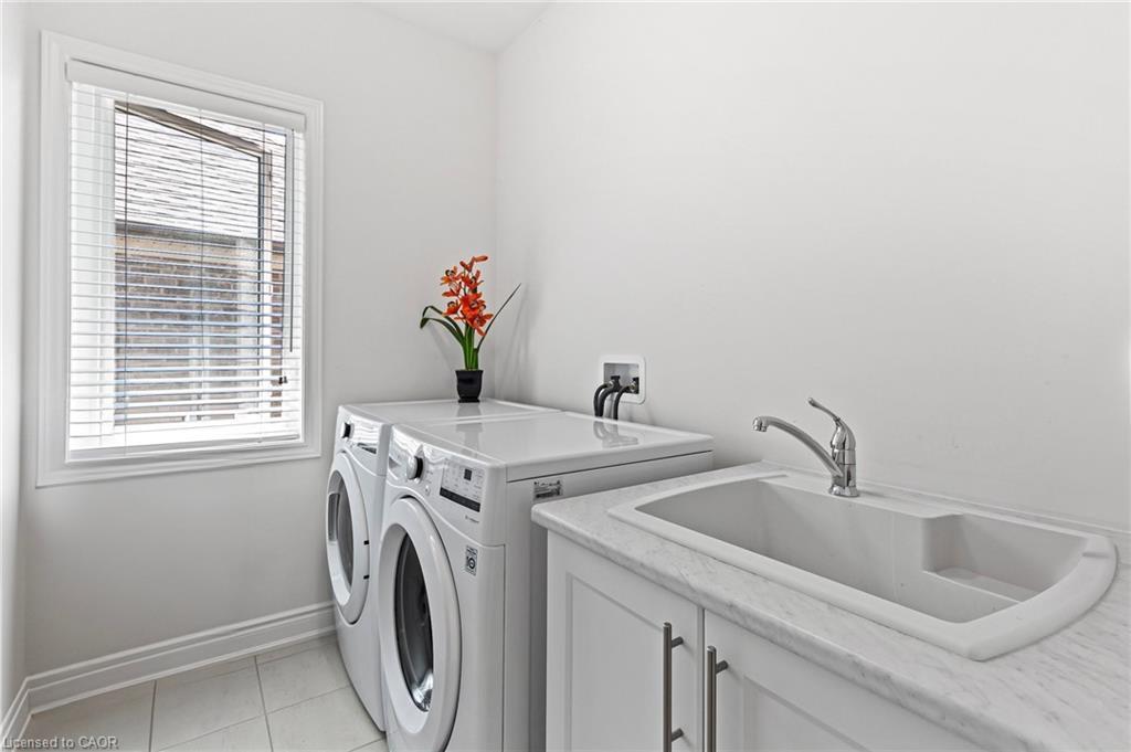 3470 Clayton Trail, Oakville, ON - Indoor Photo Showing Laundry Room